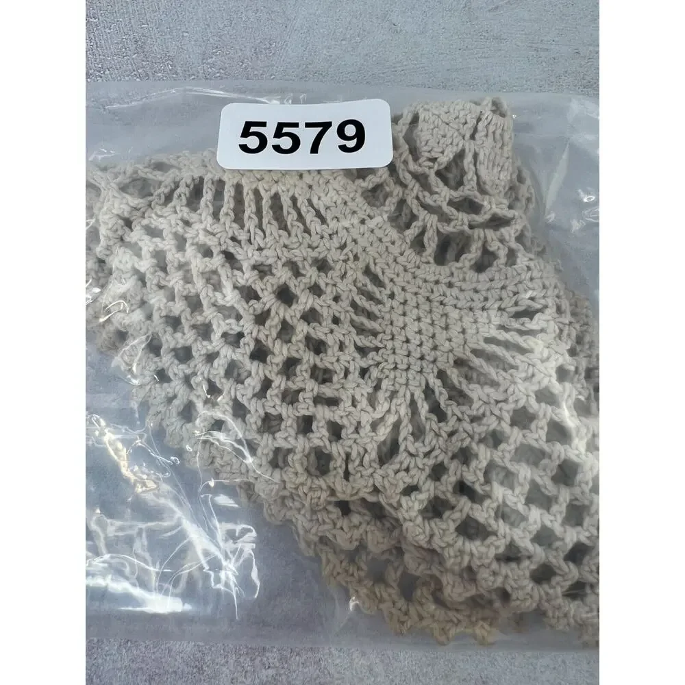 Vintage Imperial Elegance Beige Crochet Scalloped‎ Trim Table Lace Doily
